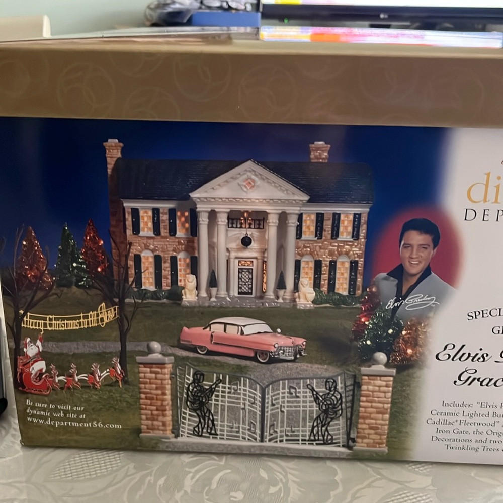 Elvis Presley’s Graceland, dept 56 #55041. Special edition gift set.